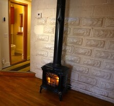 Building Photo - 1833 NE 52nd Ave