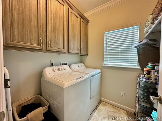 Building Photo - 352 NE Starboard Way