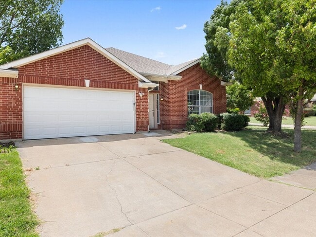 Building Photo - 5705 Frio Dr