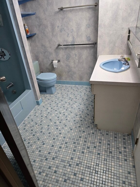 Building Photo - 1550 Worcester Rd