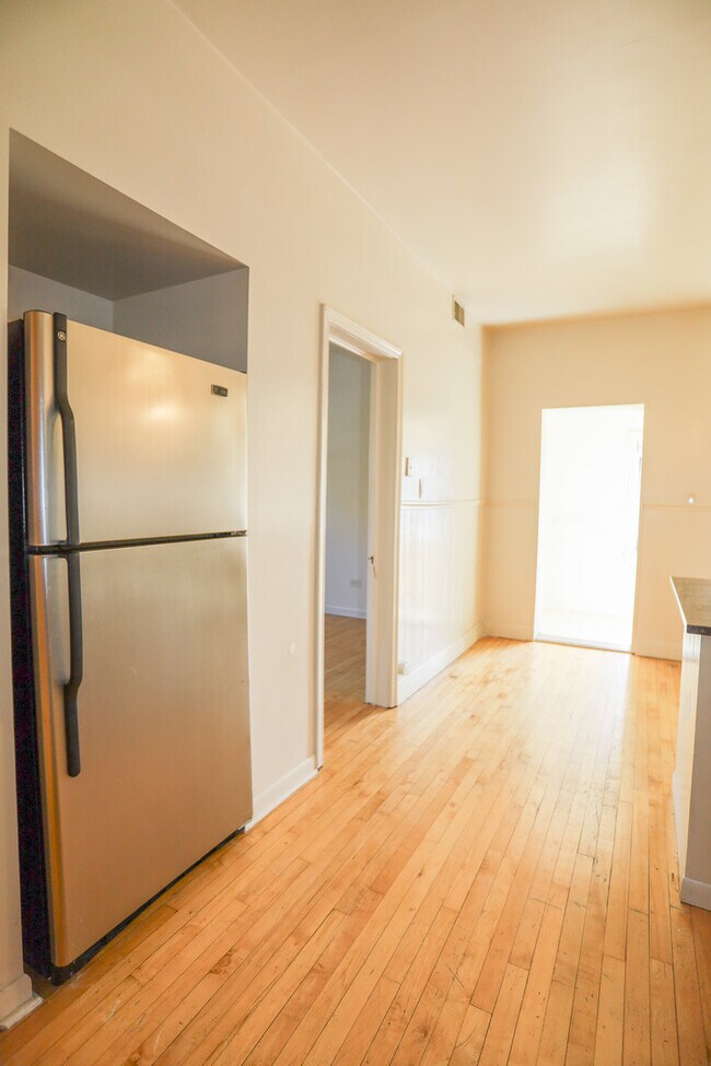 Building Photo - 2315 W School St