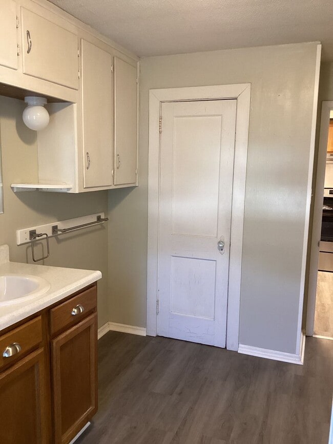 Building Photo - 319 Fairview Ave