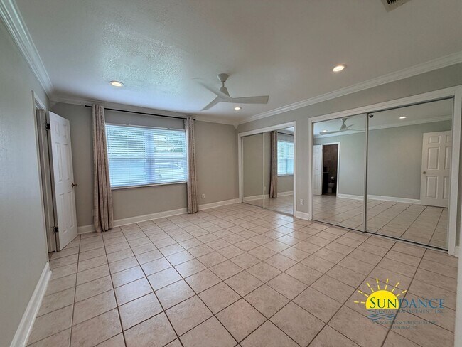 Building Photo - 48 Poulton Dr NW