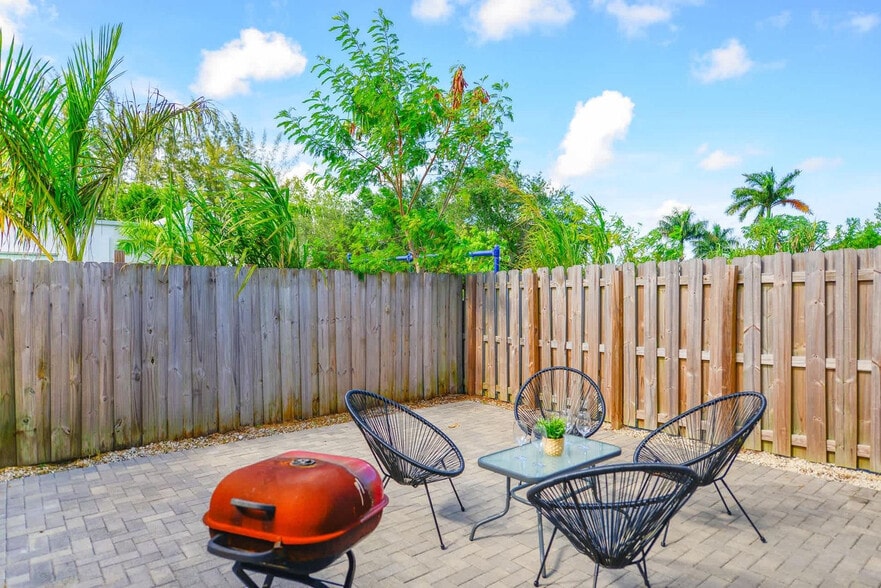 Building Photo - 171 NW 158th St