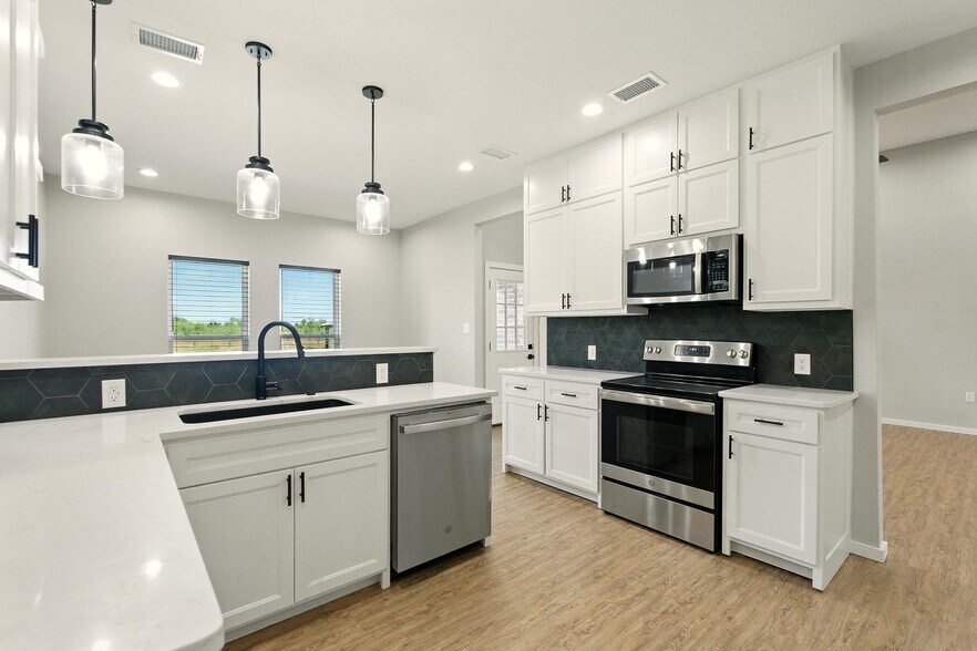 Building Photo - 7433 FM 603