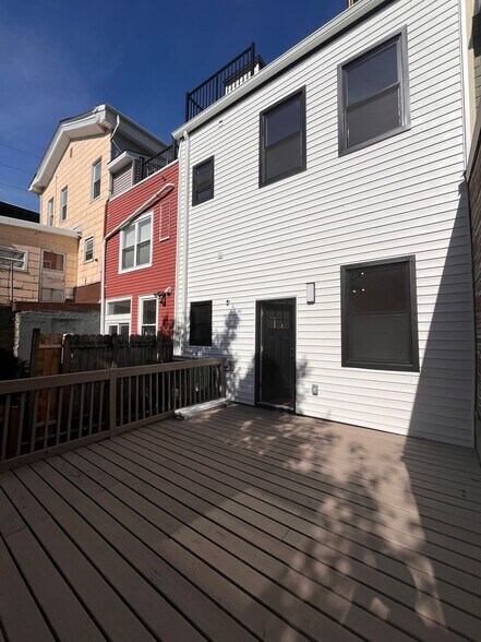 Building Photo - 604 Palisade Ave