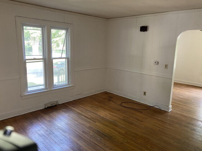 Building Photo - 201 Locust St