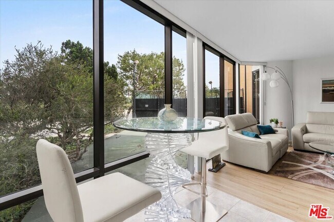 Building Photo - 4316 Marina City Dr