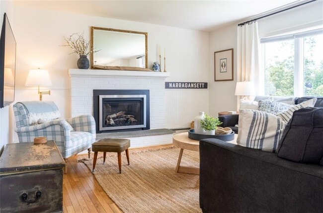 Building Photo - 11 N Hillview Dr