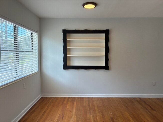 Building Photo - 130 S Lakeside Dr