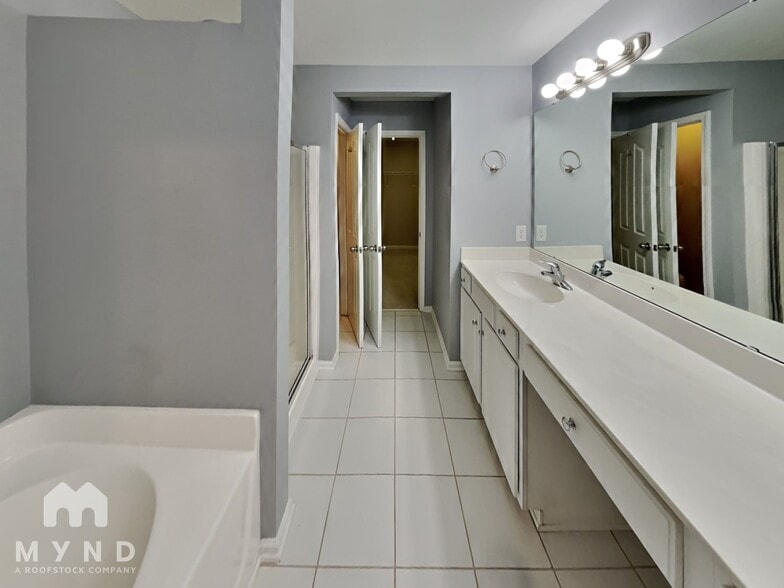 Building Photo - 10119 Blakeney Preserve Dr