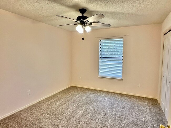 Building Photo - 481 Desert Sun Ct