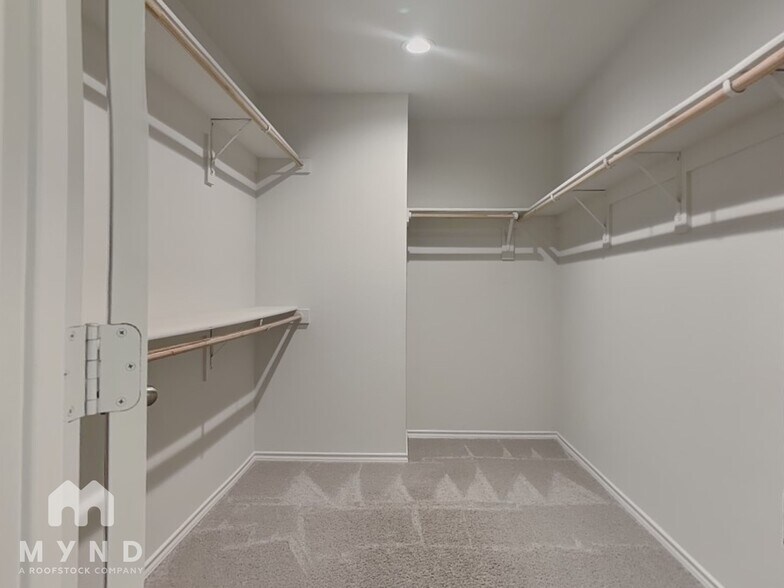 Building Photo - 426 Milverton Dr