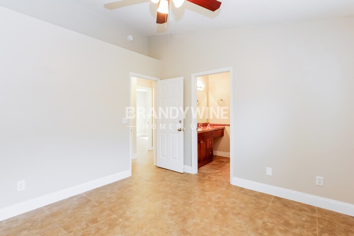 Building Photo - 2218 Justin Ave