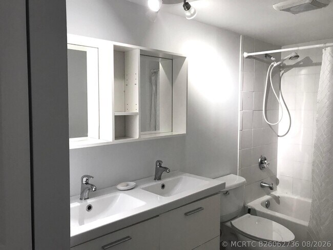 Building Photo - 2457 Waterside Dr