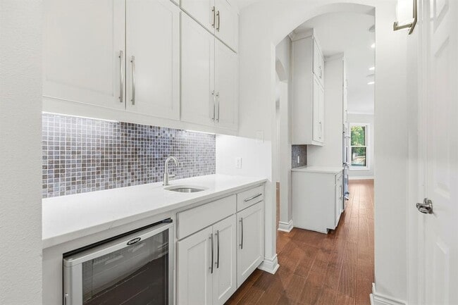 Building Photo - 1213 Grosvener Ct