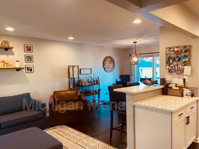 Building Photo - 14505 Shadywood Dr