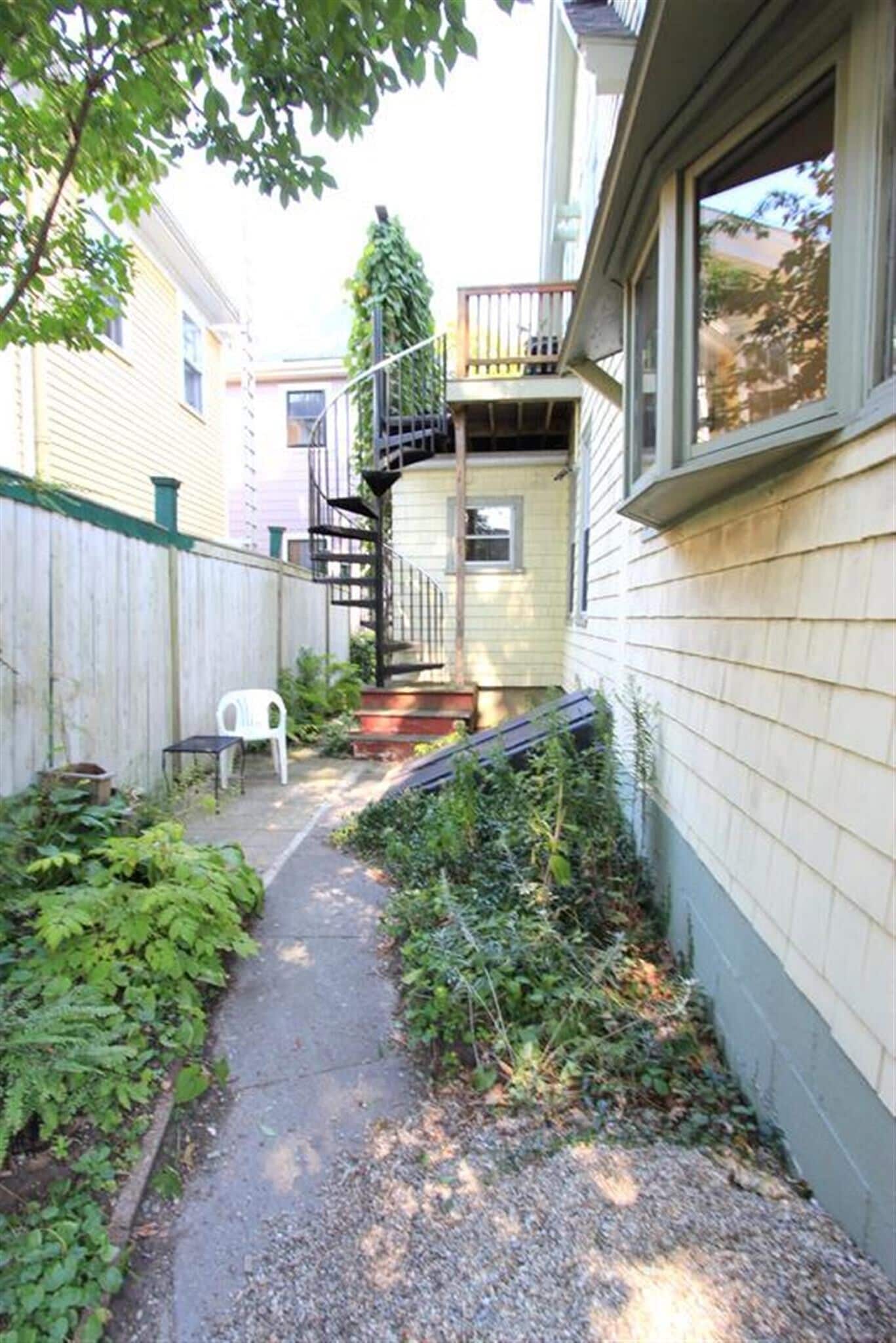 Building Photo - 12 Saginaw Ave