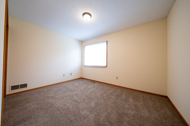 Building Photo - 407 Wood Way