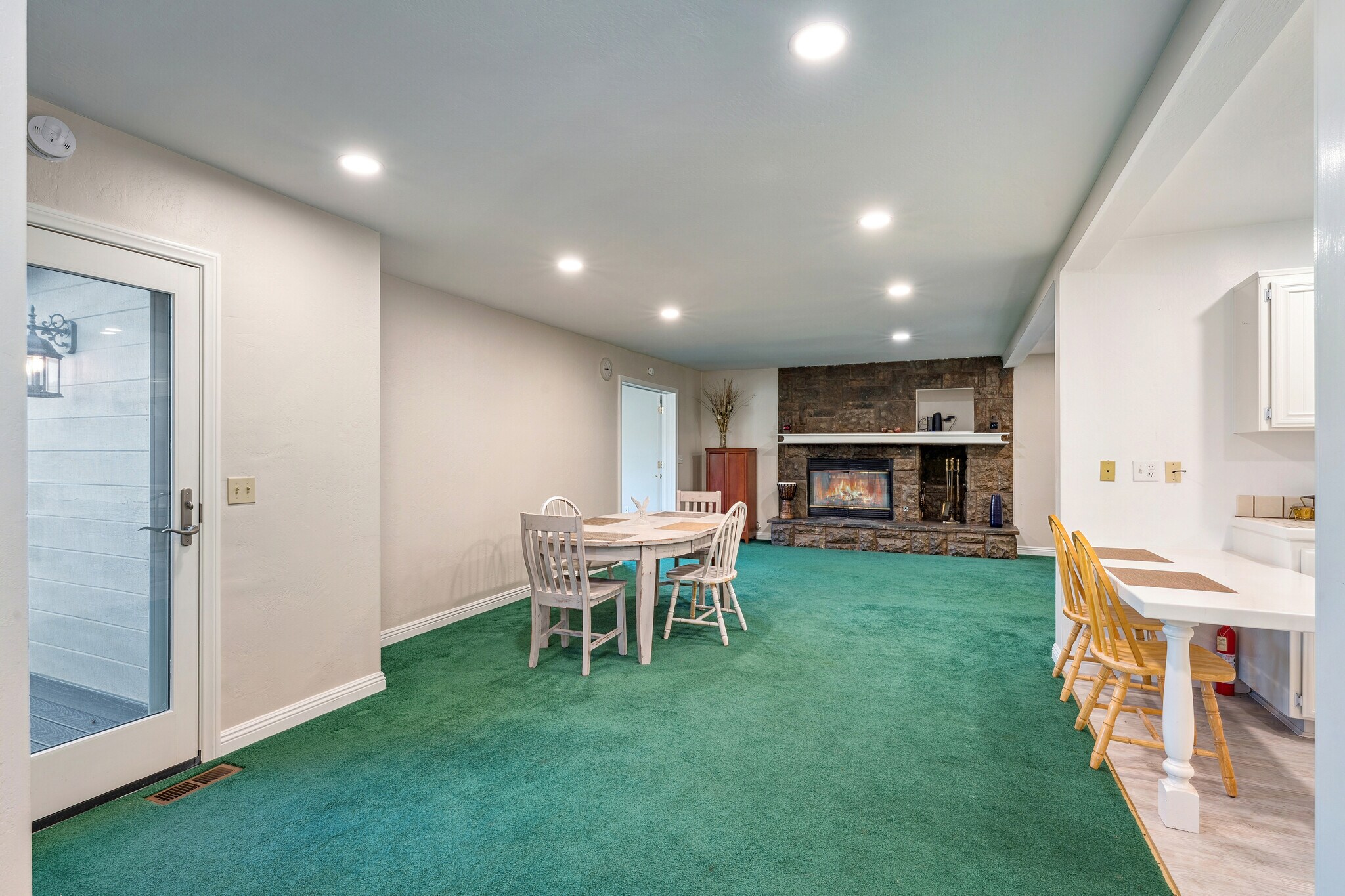 Building Photo - 965 Sandalwood Dr