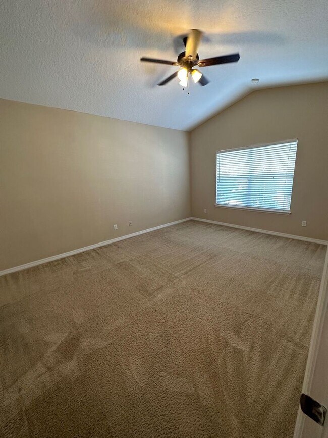 Building Photo - 629 Pinebranch Cir