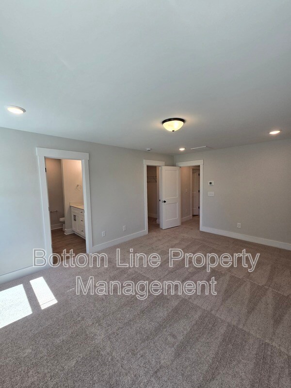 Building Photo - 111 Viburnum Rd