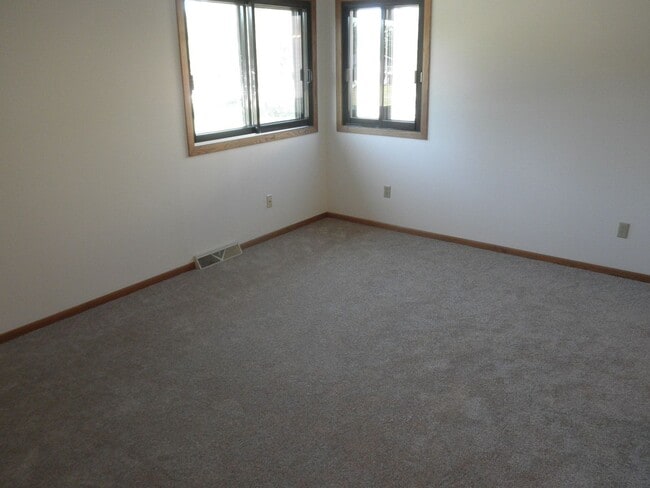 Building Photo - 3203 Eau Claire Ave