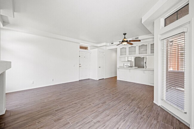 Building Photo - 3581 Cameo Dr