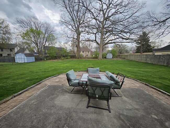 Building Photo - 7645 Bayridge Dr