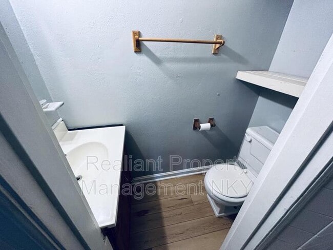 Building Photo - 131 E 6th St