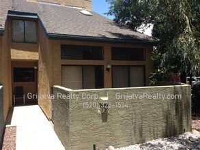 Building Photo - Beautiful Multi-story Townhouse near Tucson Racquet and Swim Club (Prince/Country Club)