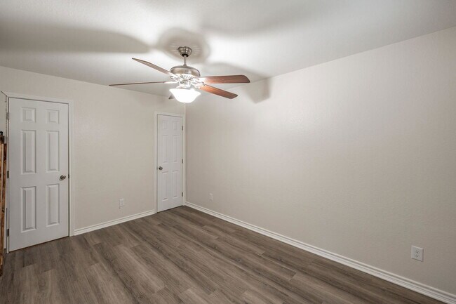 Building Photo - 9917 Kingfisher Dr