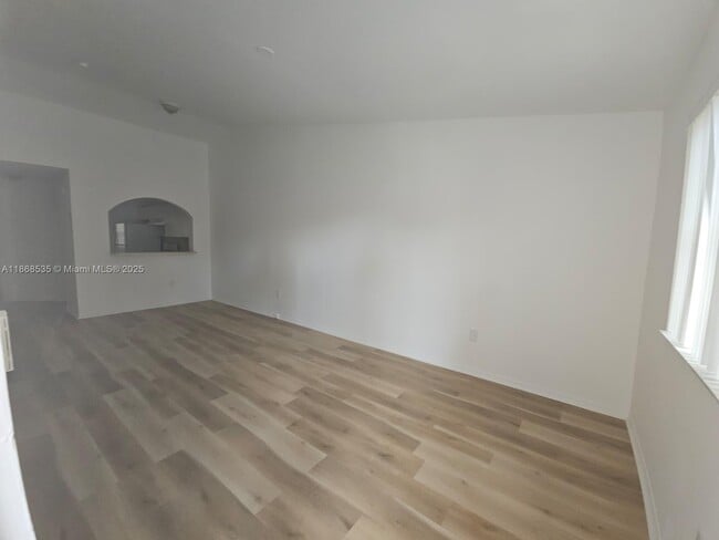 Building Photo - 1241 SE 29th St
