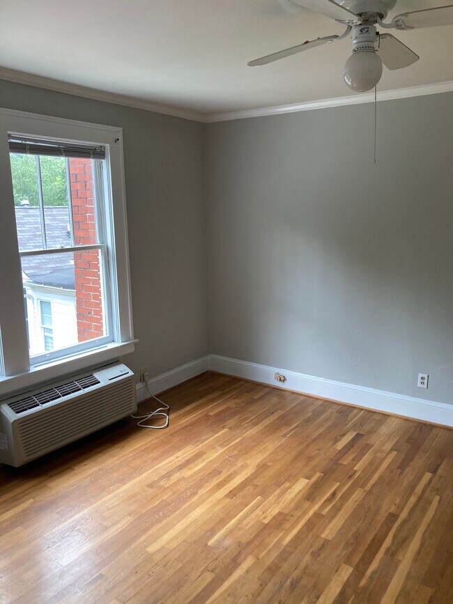 Building Photo - 960 Greenwood Ave NE