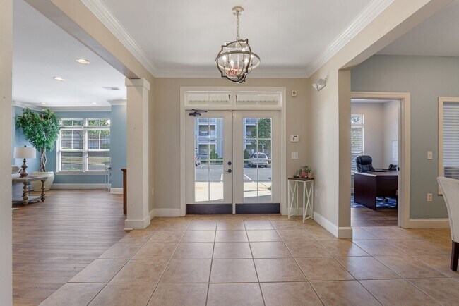 Building Photo - One bedroom with sunroom!
