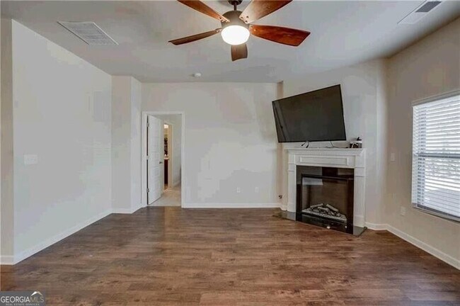 Building Photo - 2436 Foxy Dr