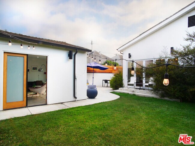 Building Photo - 3744 Somerset Dr