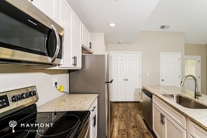 Building Photo - 240 Willowridge Ln