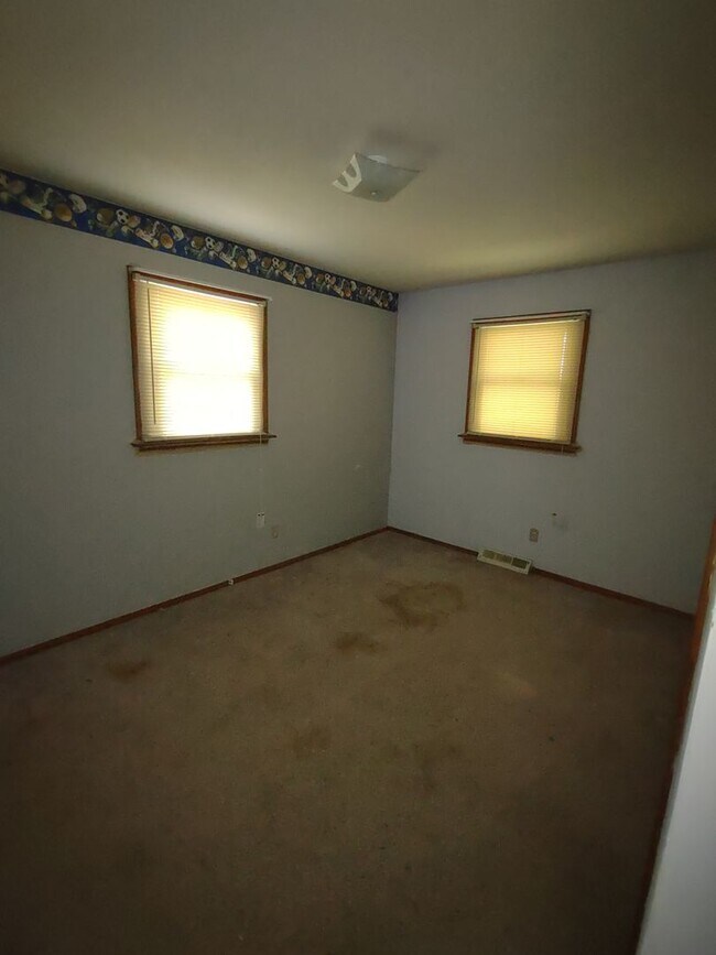 Building Photo - Brick Home For Rent