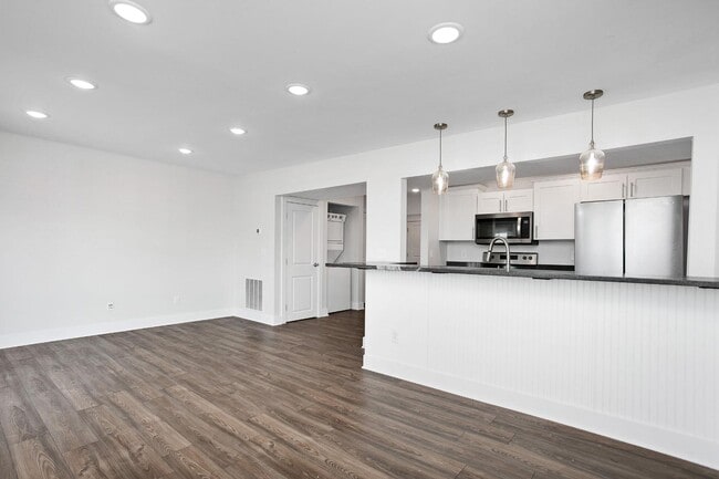 Building Photo - 220 W Dixie Ave