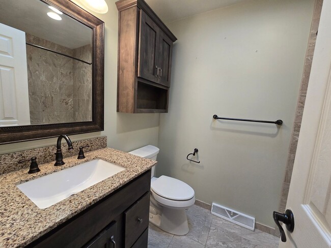 Building Photo - Beautiful Split Entry - 3 Bedroom 2.5 Bathroom in Rustic Ridge Estates