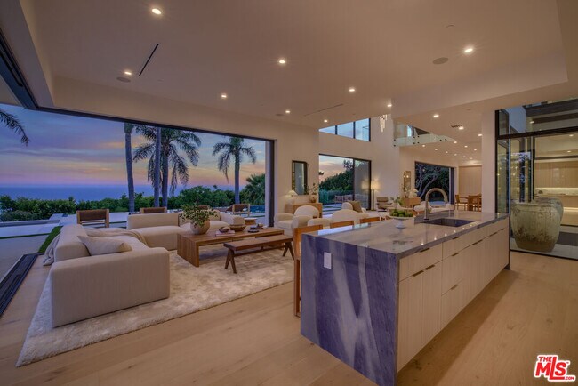 Building Photo - 4732 Avenida Del Mar