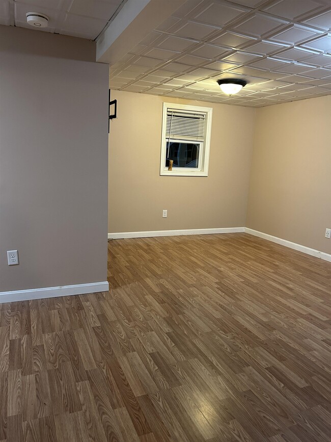 Building Photo - 293 Bear Hill Rd