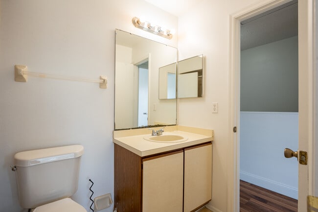 Building Photo - 159 Ivy Ln