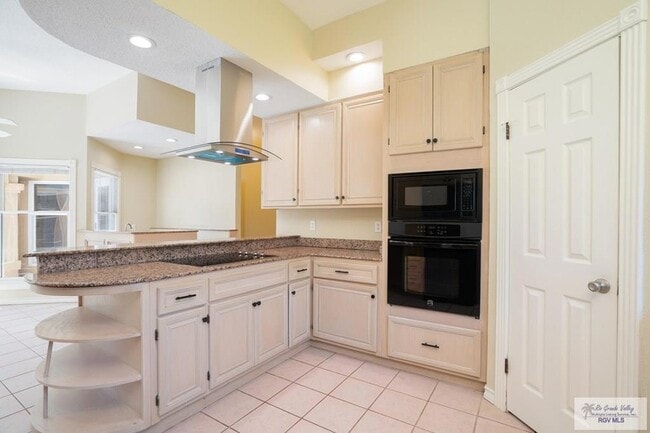 Building Photo - 709 Avenida Morelos