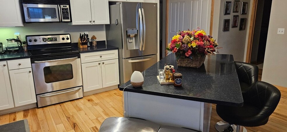 Building Photo - 2201 Village Ln