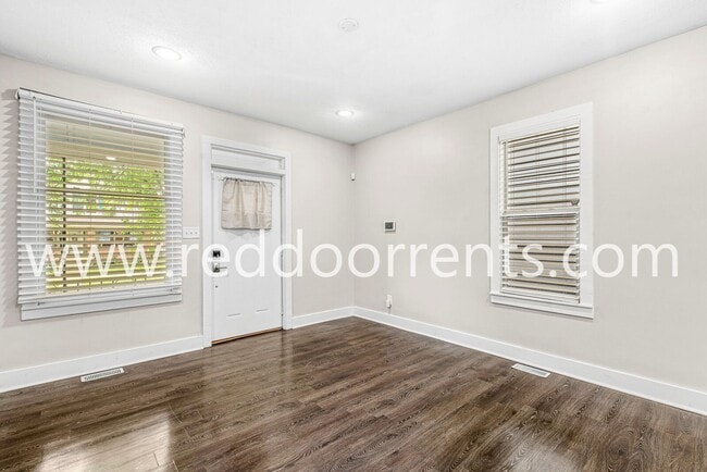 Building Photo - 2028 Hoyt Ave