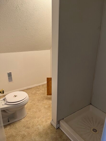 Building Photo - 102 S 28th St