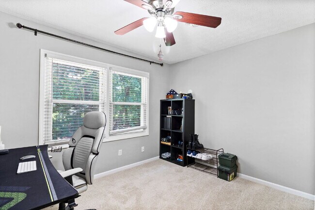 Building Photo - Spacious 4-Bedroom Haven with 3 Full Baths...
