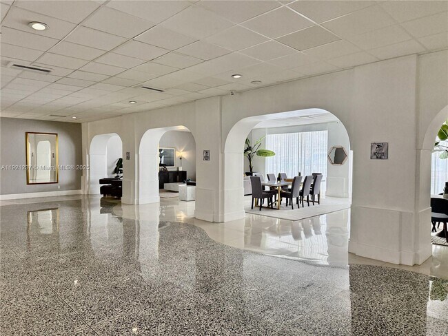 Building Photo - 3140 S Ocean Dr